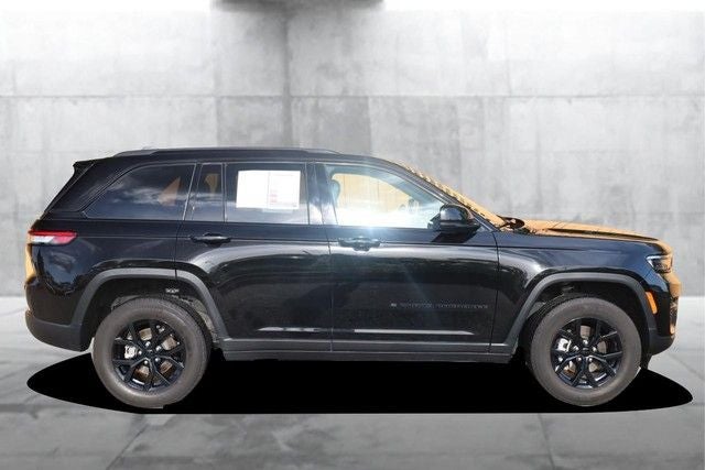 2025 Jeep Grand Cherokee Altitude 4WD