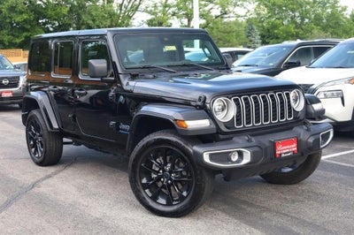 2025 Jeep Wrangler Sahara 4xe w/ 20" Black Wheels & 3-Piece Hard Top