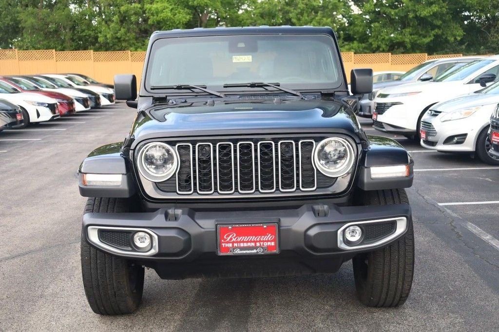 2025 Jeep Wrangler Sahara 4xe w/ 20" Black Wheels & 3-Piece Hard Top