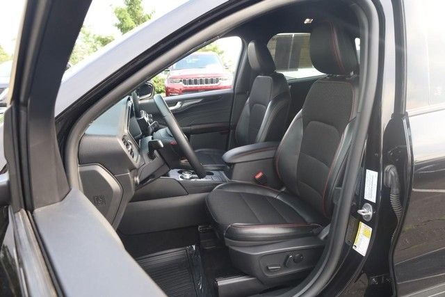 2025 Ford Escape ST-Line AWD [MotorTrend Certified]
