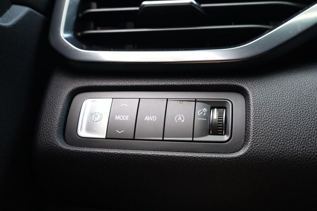 2025 GMC Acadia AT4 AWD w/ Panoramic Moonroof [MotorTrend Certified]