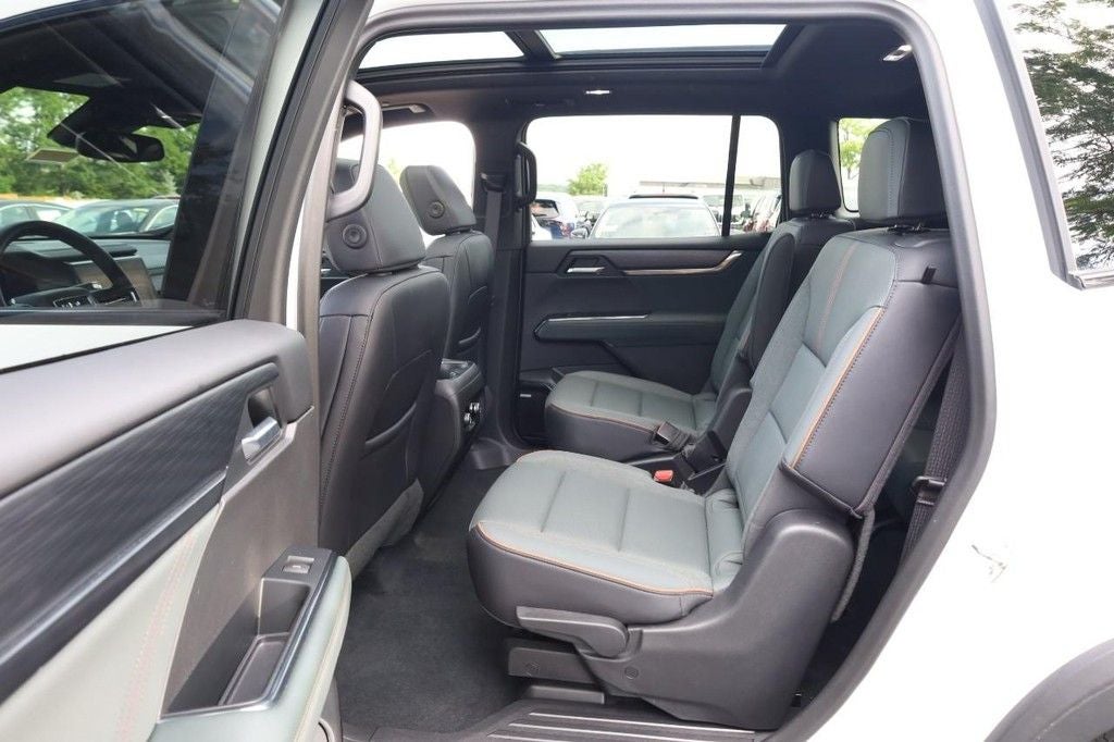 2025 GMC Acadia AT4 AWD w/ Panoramic Moonroof [MotorTrend Certified]