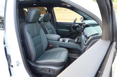 2025 GMC Acadia AT4 AWD w/ Panoramic Moonroof [MotorTrend Certified]