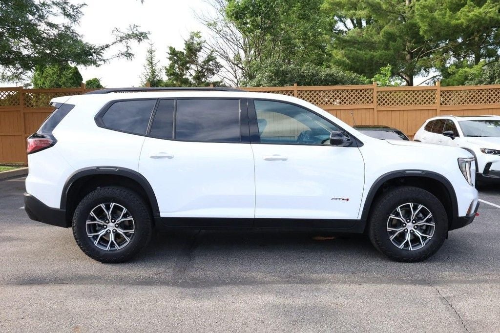 2025 GMC Acadia AT4 AWD w/ Panoramic Moonroof [MotorTrend Certified]