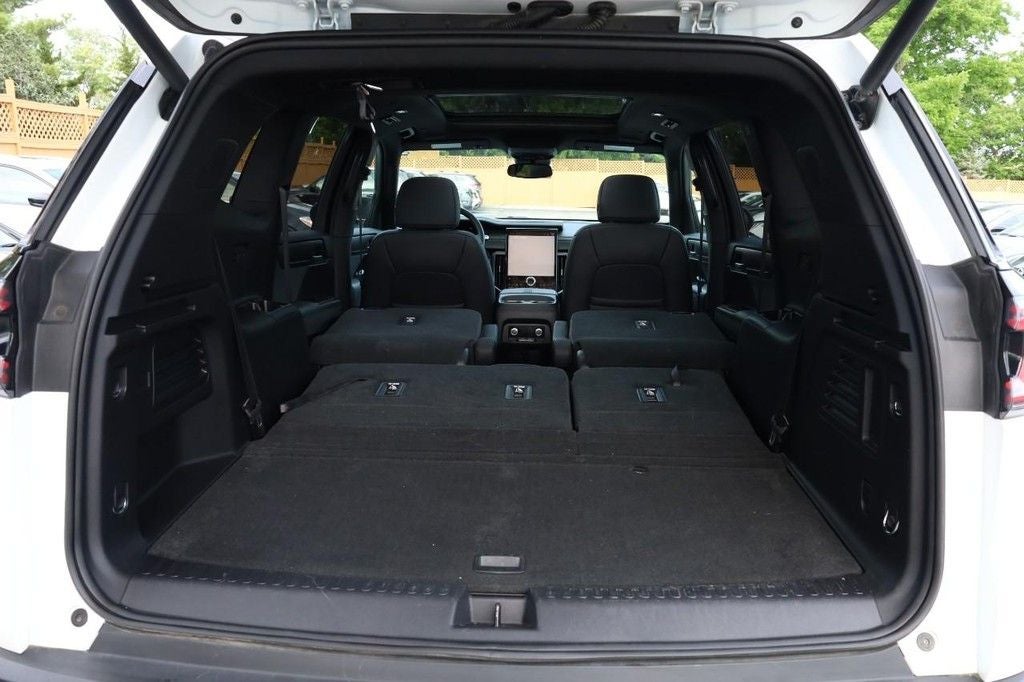2025 GMC Acadia AT4 AWD w/ Panoramic Moonroof [MotorTrend Certified]