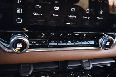 2024 GMC Canyon AT4 4WD Technology & Trailering Packages