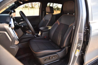 2024 GMC Canyon AT4 4WD Technology & Trailering Packages