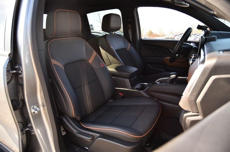 2024 GMC Canyon AT4 4WD Technology & Trailering Packages