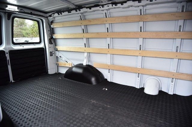 2024 GMC Savana 2500 4.3L V6 Cargo Van Convenience & Chrome Appearance Packages