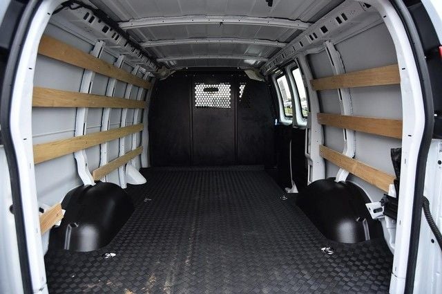 2024 GMC Savana 2500 4.3L V6 Cargo Van Convenience & Chrome Appearance Packages