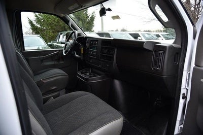 2024 GMC Savana 2500 4.3L V6 Cargo Van Convenience & Chrome Appearance Packages