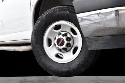 2024 GMC Savana 2500 Cargo Van Convenience & Chrome Appearance Packages