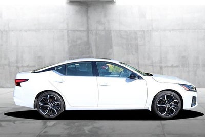 2025 Nissan Altima SR