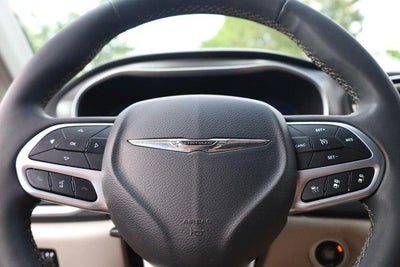 2022 Chrysler Pacifica Touring L [MotorTrend Certified]