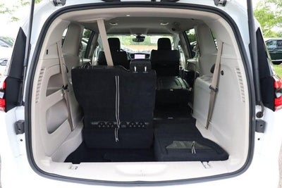2022 Chrysler Pacifica Touring L [MotorTrend Certified]