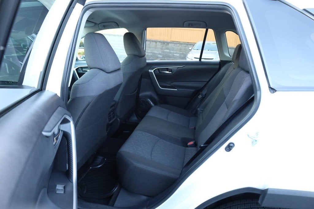 2025 Toyota RAV4 XLE AWD