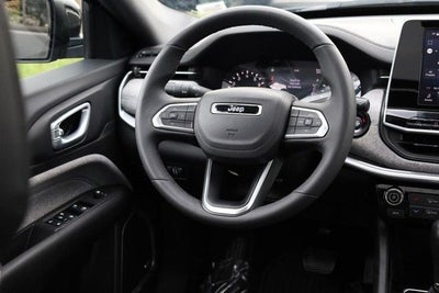 2025 Jeep Compass Latitude 4WD Sun & Sound / Convenience Group