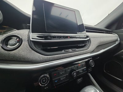 2025 Jeep Compass Latitude 4WD Sun & Sound / Convenience Group