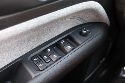 2025 Jeep Compass Latitude 4WD Sun & Sound / Convenience Group