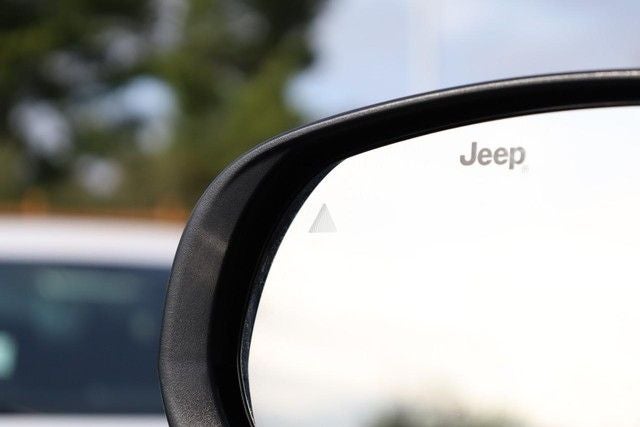 2025 Jeep Compass Latitude 4WD Sun & Sound / Convenience Group