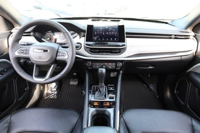 2025 Jeep Compass Latitude 4WD Sun & Sound / Convenience Group