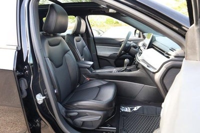 2025 Jeep Compass Latitude 4WD Sun & Sound / Convenience Group