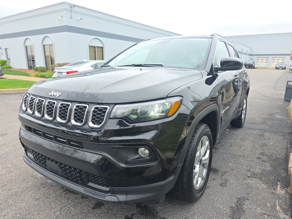 2025 Jeep Compass Latitude 4WD Sun & Sound / Convenience Group