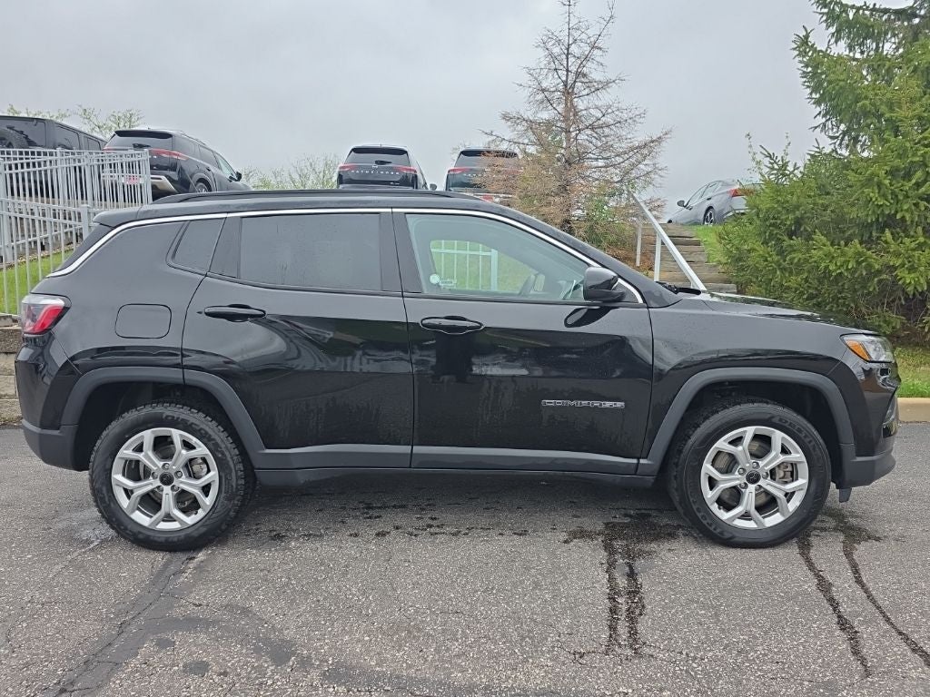 2025 Jeep Compass Latitude 4WD Sun & Sound / Convenience Group