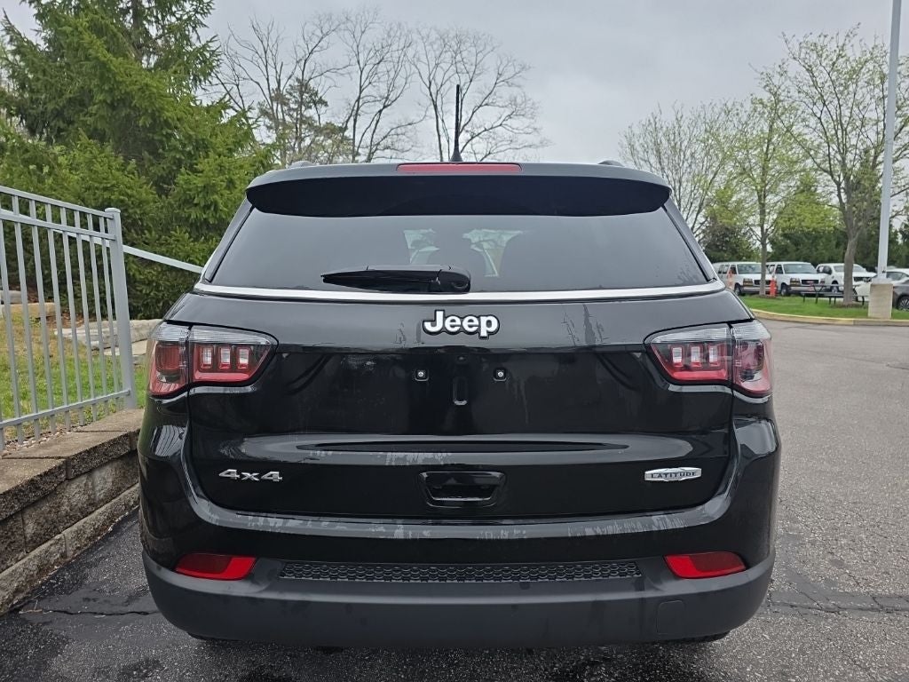 2025 Jeep Compass Latitude 4WD Sun & Sound / Convenience Group