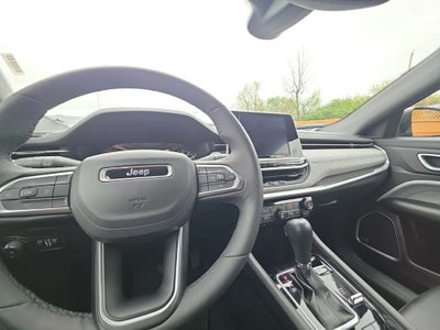 2025 Jeep Compass Latitude 4WD Sun & Sound / Convenience Group