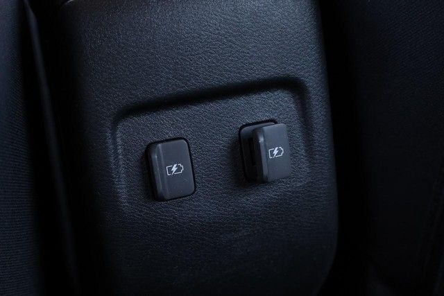 2022 Nissan Kicks SR