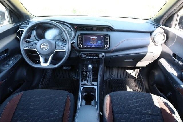 2022 Nissan Kicks SR