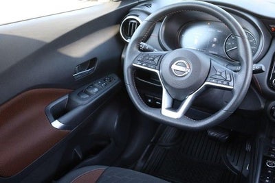 2022 Nissan Kicks SR