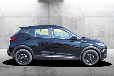 2022 Nissan Kicks SR