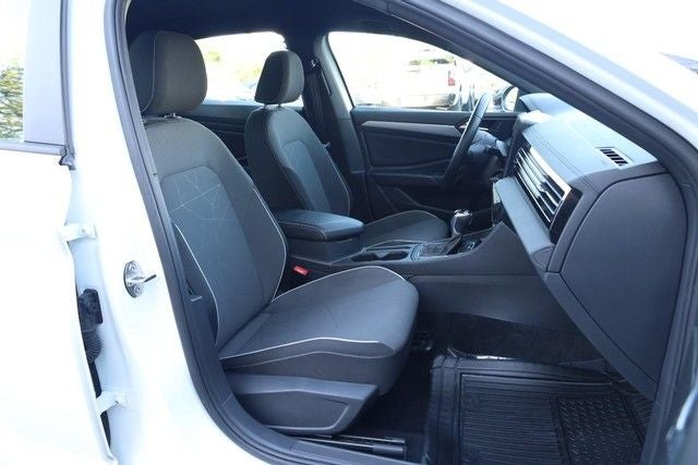 2025 Volkswagen Jetta 1.5T Sport [MotorTrend Certified]