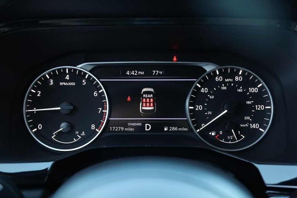 2025 Nissan Pathfinder SV