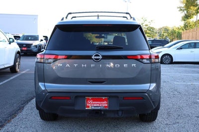2025 Nissan Pathfinder SV