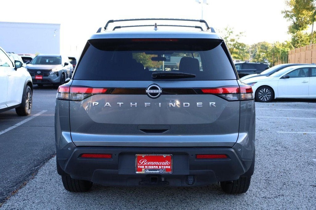 2025 Nissan Pathfinder SV