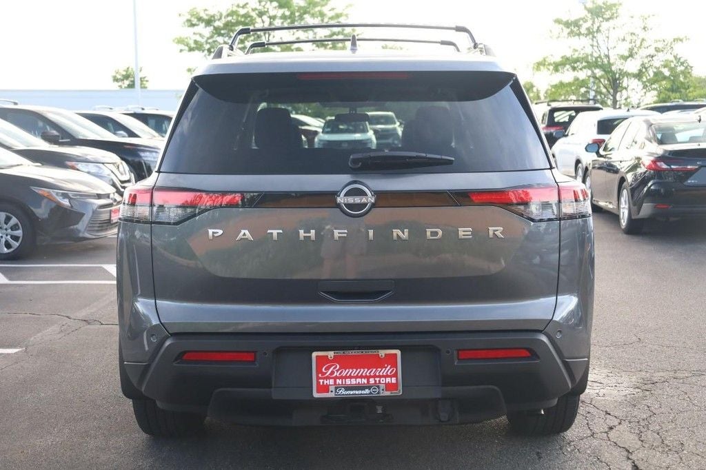 2025 Nissan Pathfinder SV