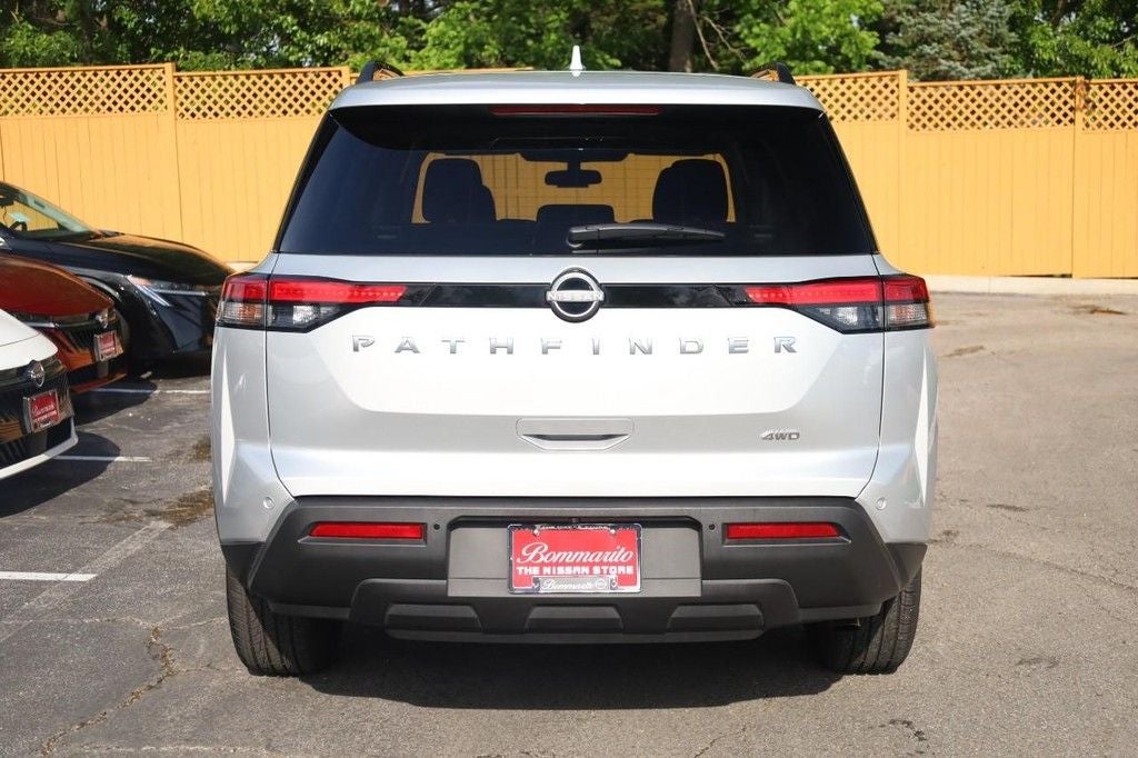 2025 Nissan Pathfinder SV