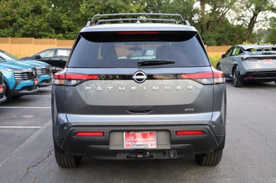 2025 Nissan Pathfinder SV