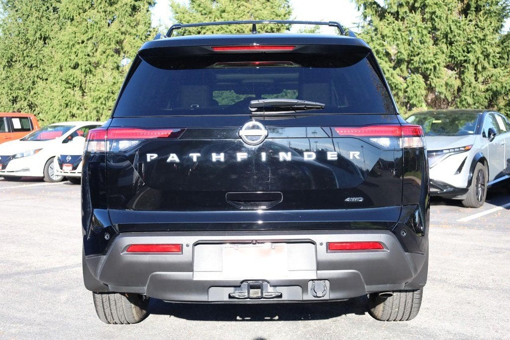 2025 Nissan Pathfinder SV
