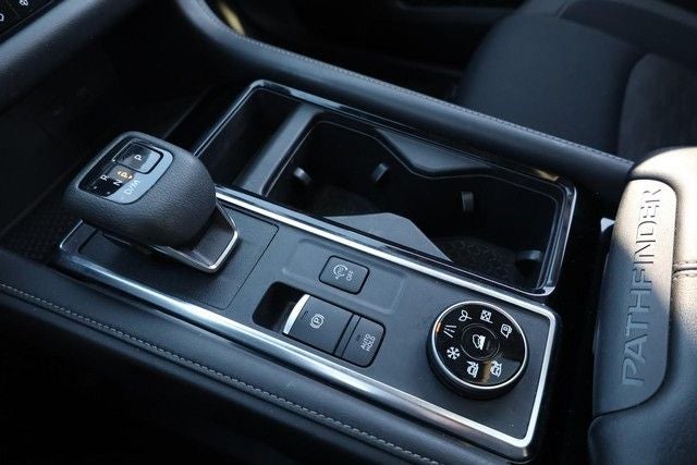 2023 Nissan Pathfinder SV