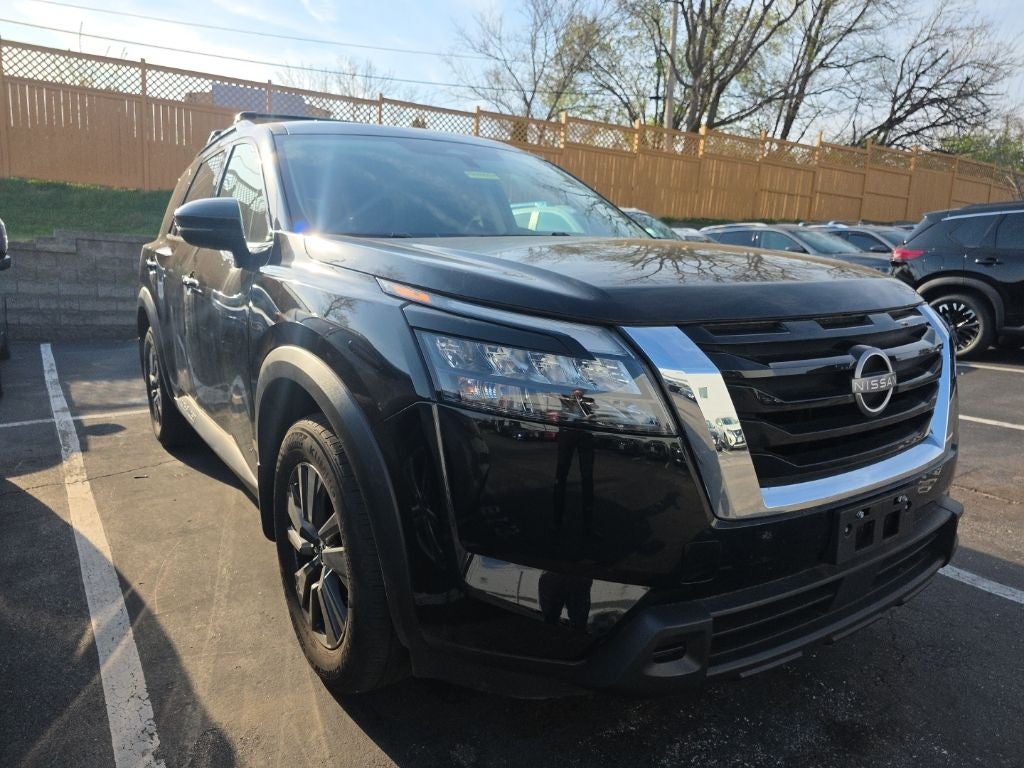 2023 Nissan Pathfinder SV
