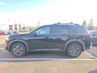 2023 Nissan Pathfinder SV