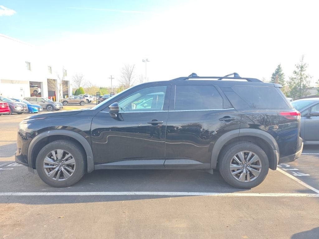 2023 Nissan Pathfinder SV