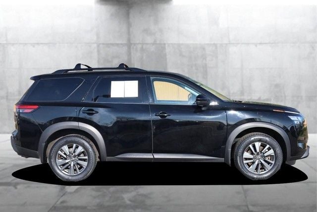 2023 Nissan Pathfinder SV
