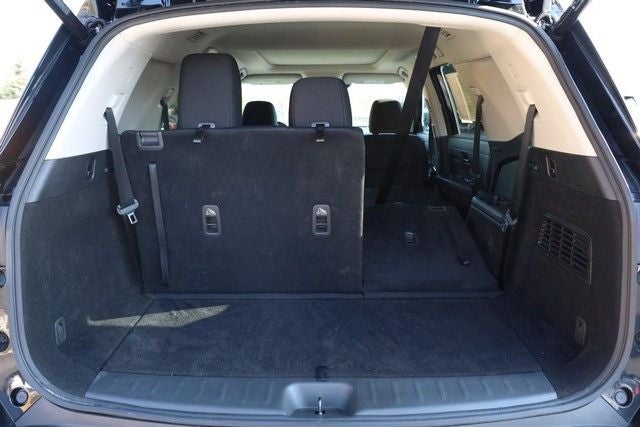 2023 Nissan Pathfinder SV