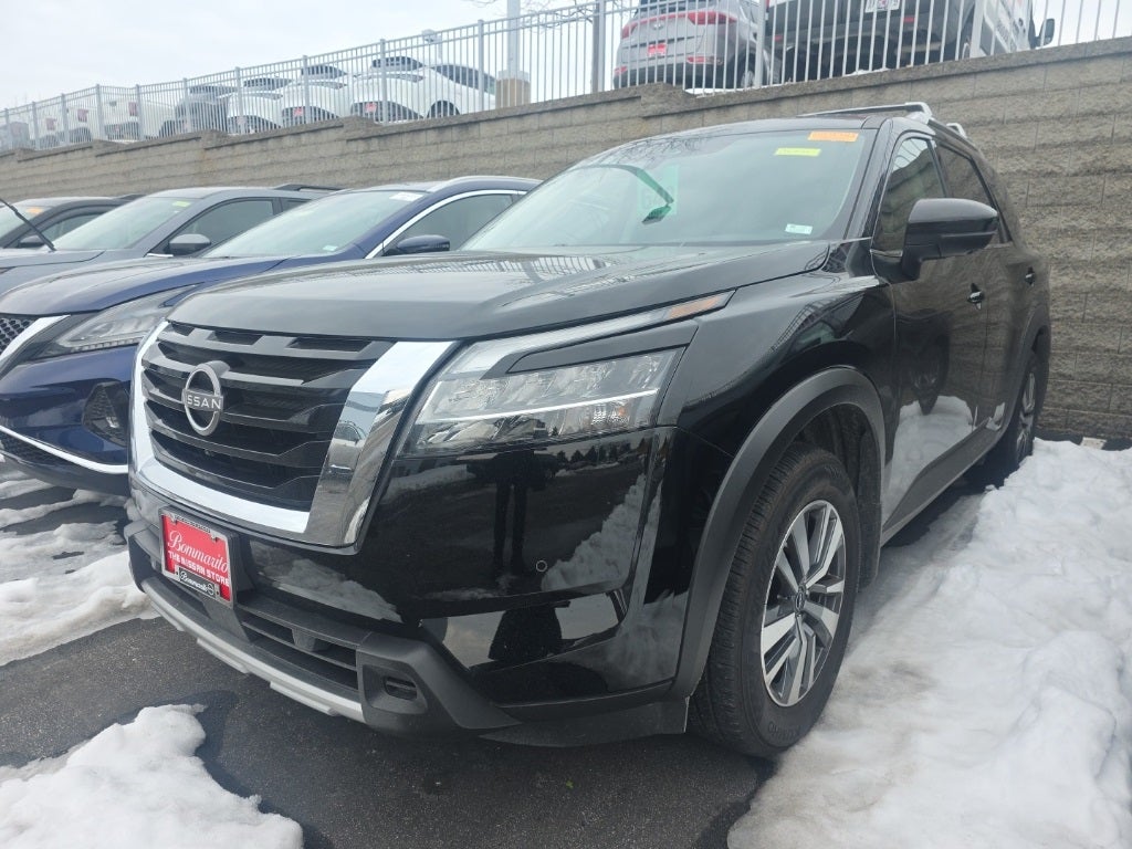 2024 Nissan Pathfinder SL