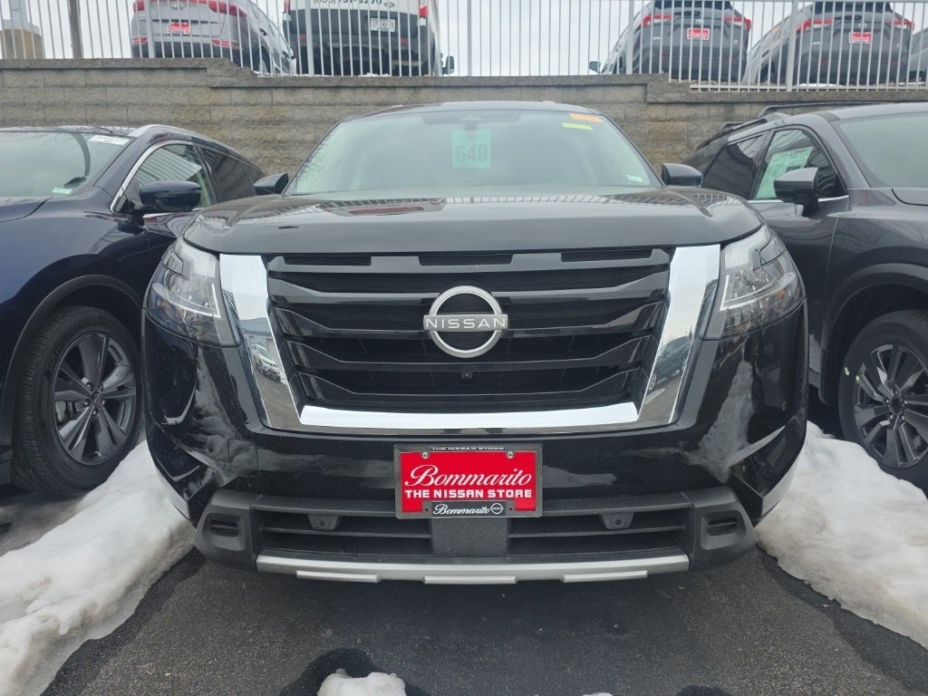 2024 Nissan Pathfinder SL